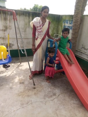 Rashtriya Mashal | कोरोना काल में दोहरी जिम्मेदारी निभा रही हैं सेविका...