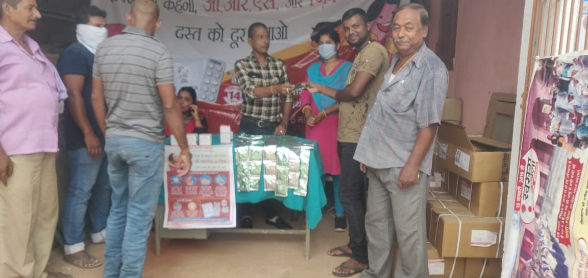 Rashtriya Mashal | बच्चों का खिलाई गई एल्बेंडाजोल की गोली