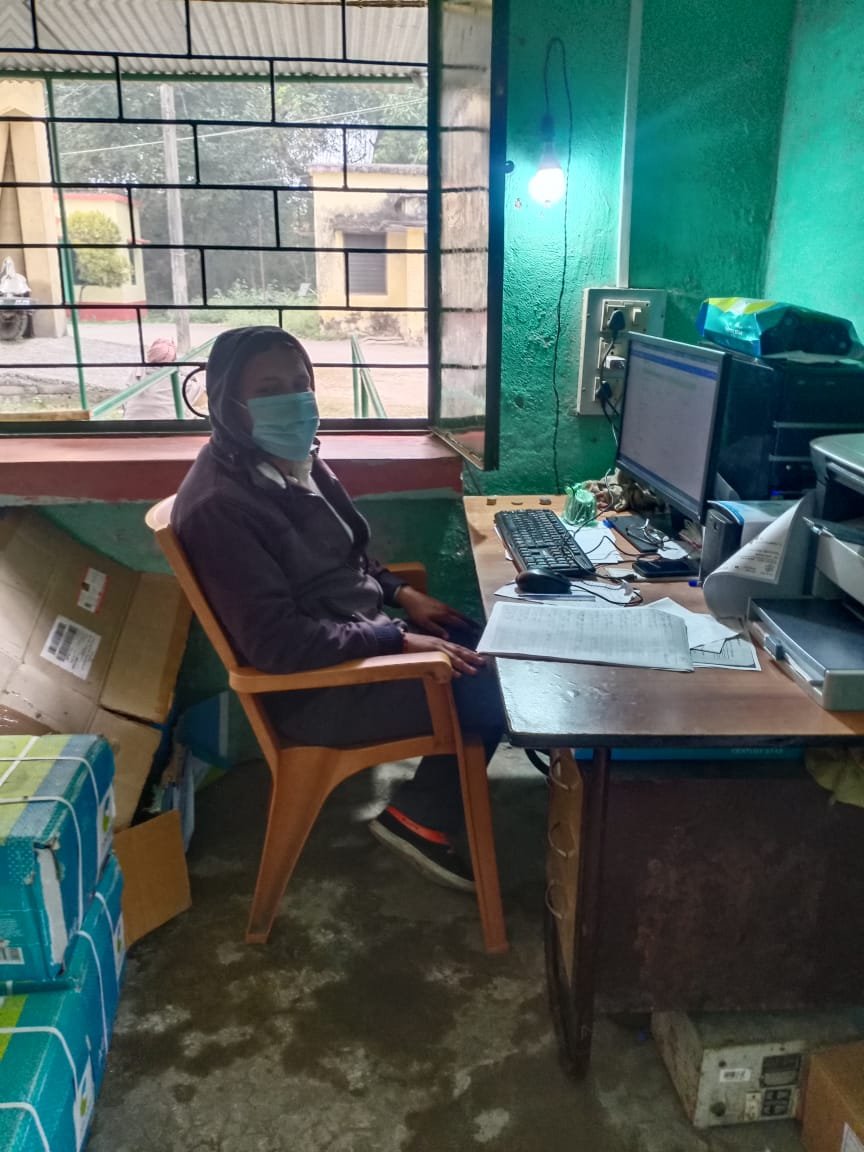 Rashtriya Mashal | खुद कोरोना संक्रमित होने के बावजूद लोगों की सेवा में डटे...