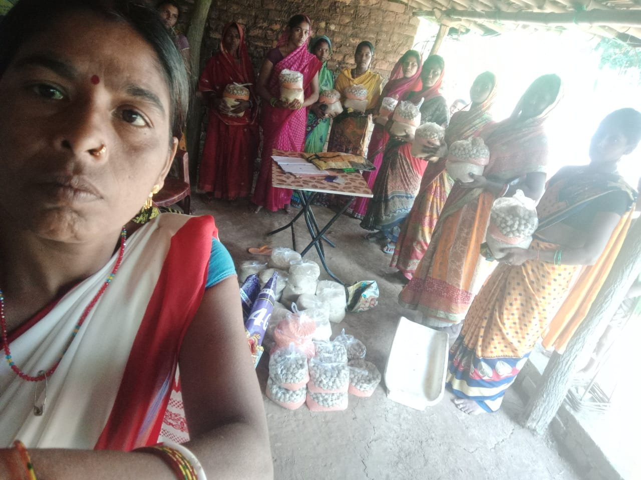 Rashtriya Mashal | कोरोना काल में दोहरी जिम्मेदारी निभा रही हैं सेविका...